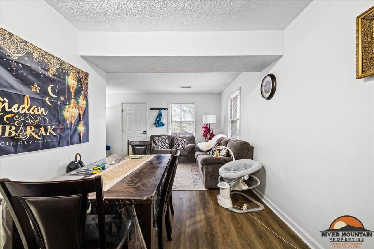 1475 Sandy Cir - Photo 3 of 23