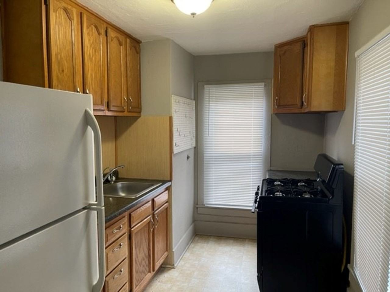 506 N Elm St - Photo 4 of 4