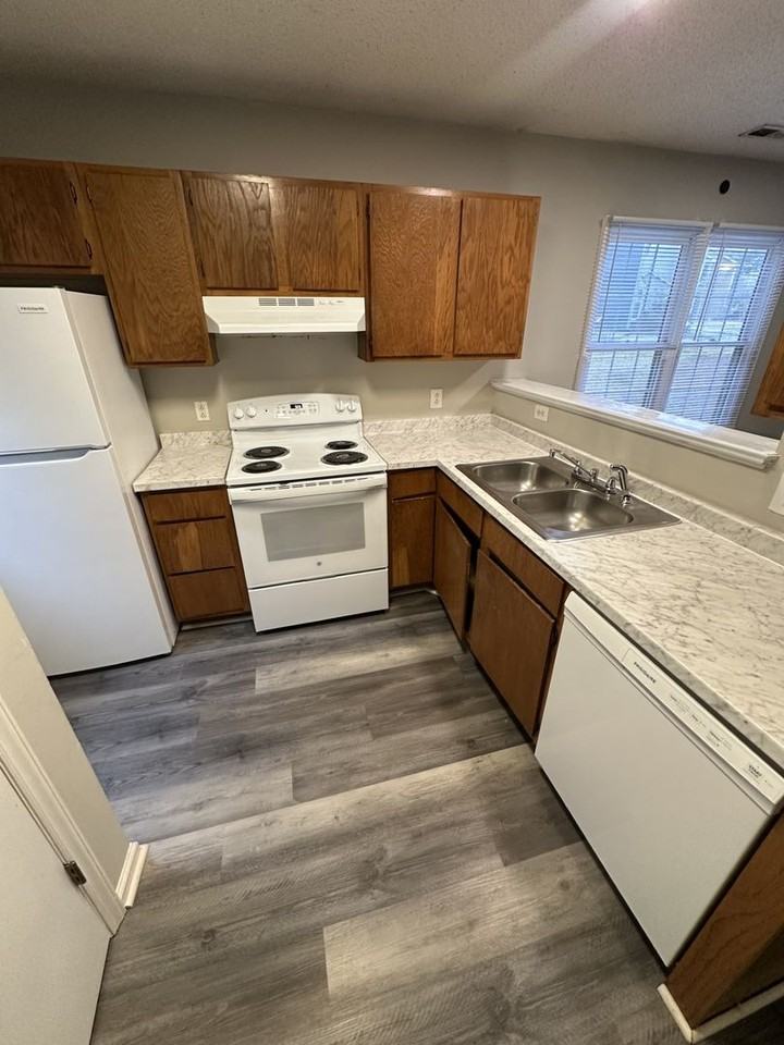 2915 Faversham Pl - Photo 3 of 8