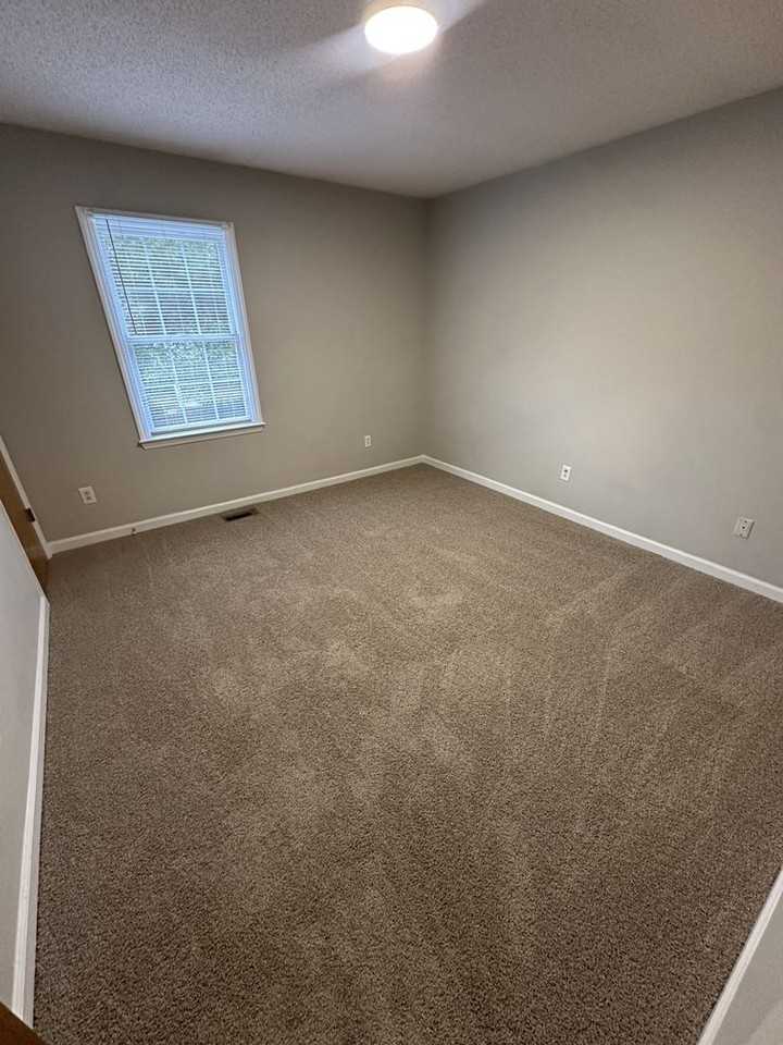 2915 Faversham Pl - Photo 7 of 8