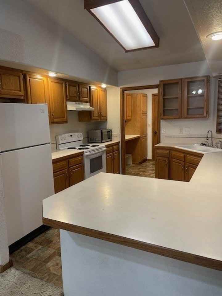 1531 W Swallow Rd - Photo 3 of 15