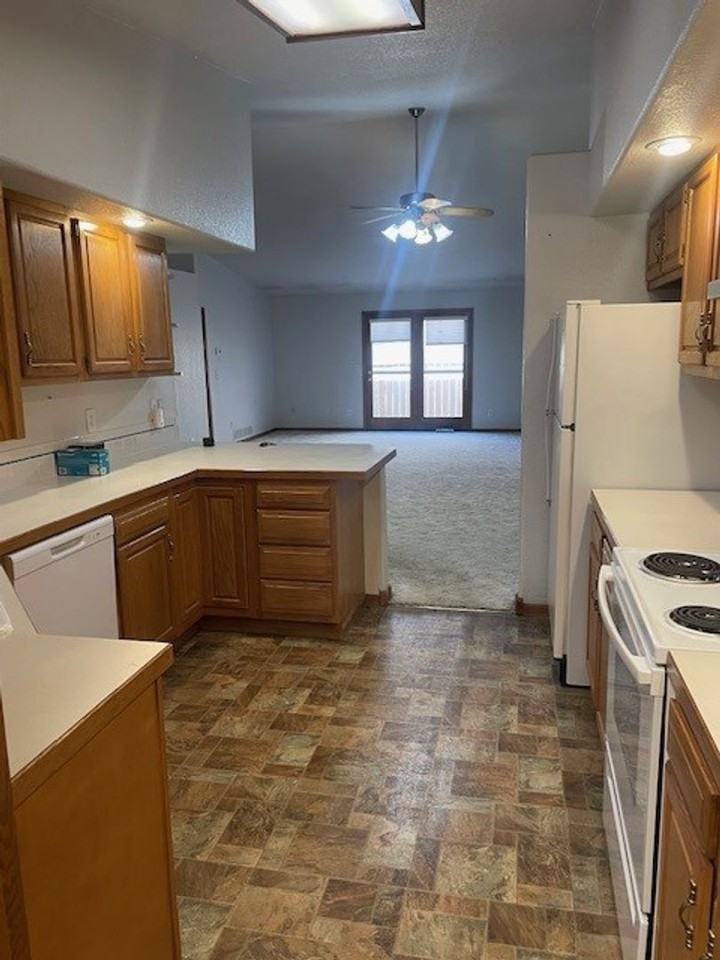 1531 W Swallow Rd - Photo 4 of 15