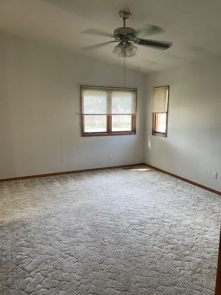 1531 W Swallow Rd - Photo 5 of 15