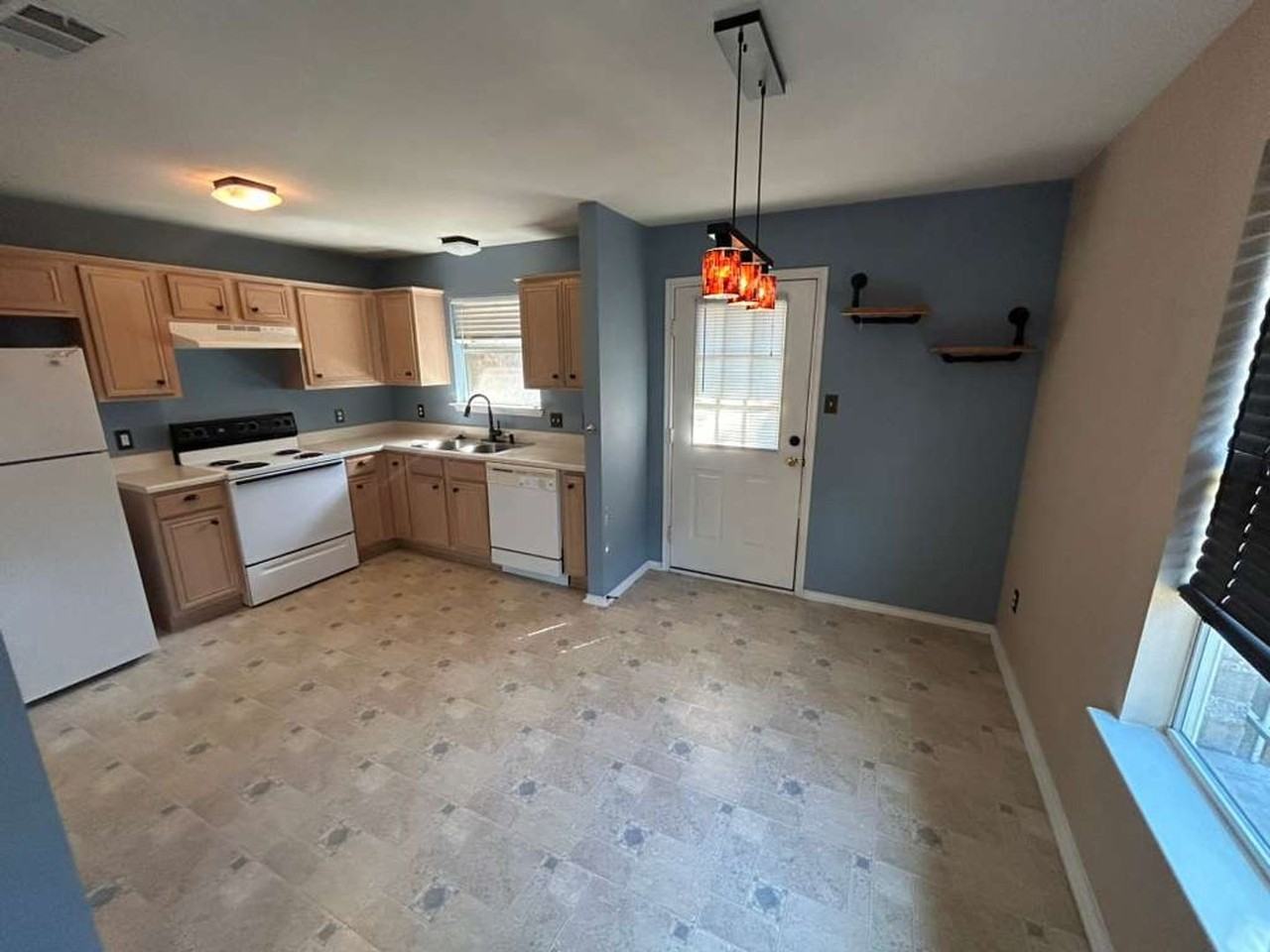 3830 Kiest Knoll Dr - Photo 3 of 13