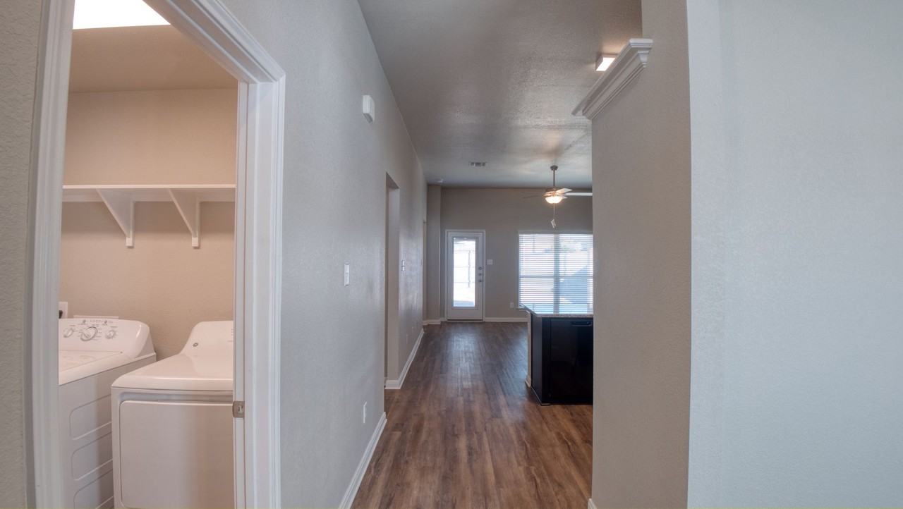 513 Fallbrook Dr - Photo 4 of 14