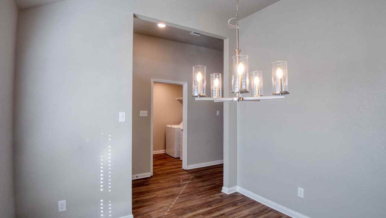 513 Fallbrook Dr - Photo 5 of 14