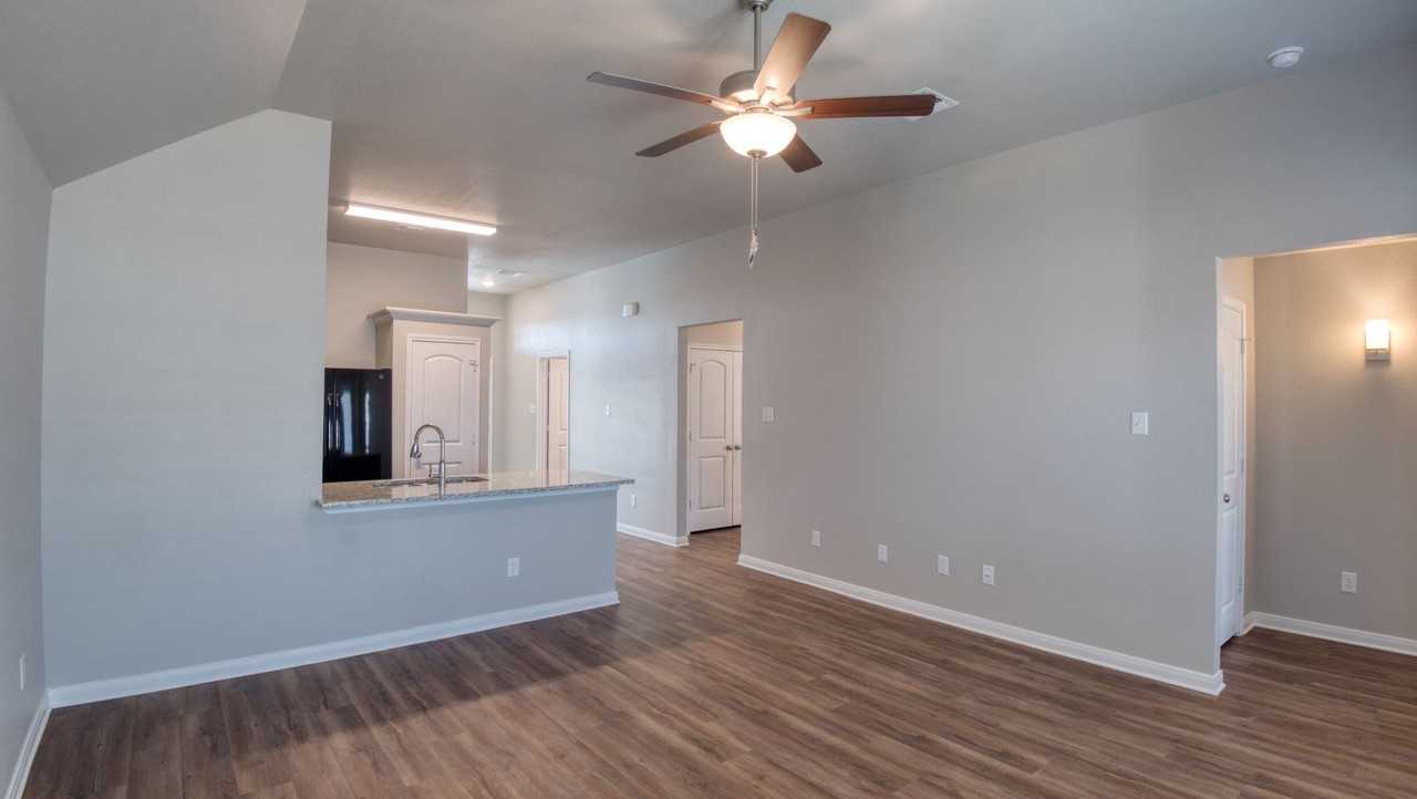 513 Fallbrook Dr - Photo 7 of 14