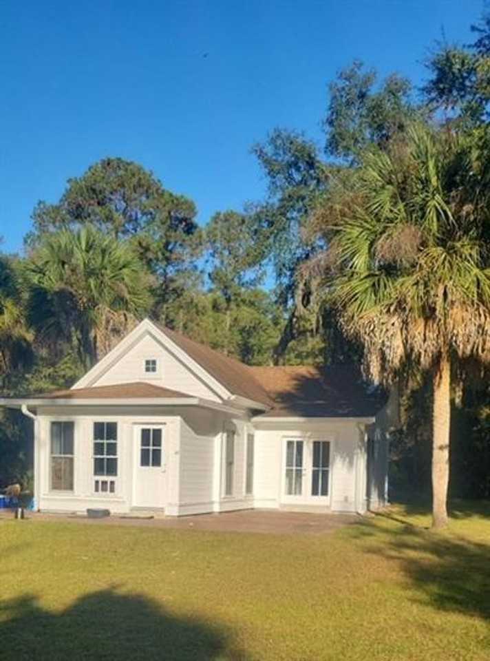 44 Vinel Ln - Photo 2 of 20