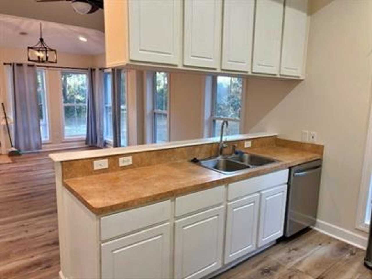 44 Vinel Ln - Photo 7 of 20