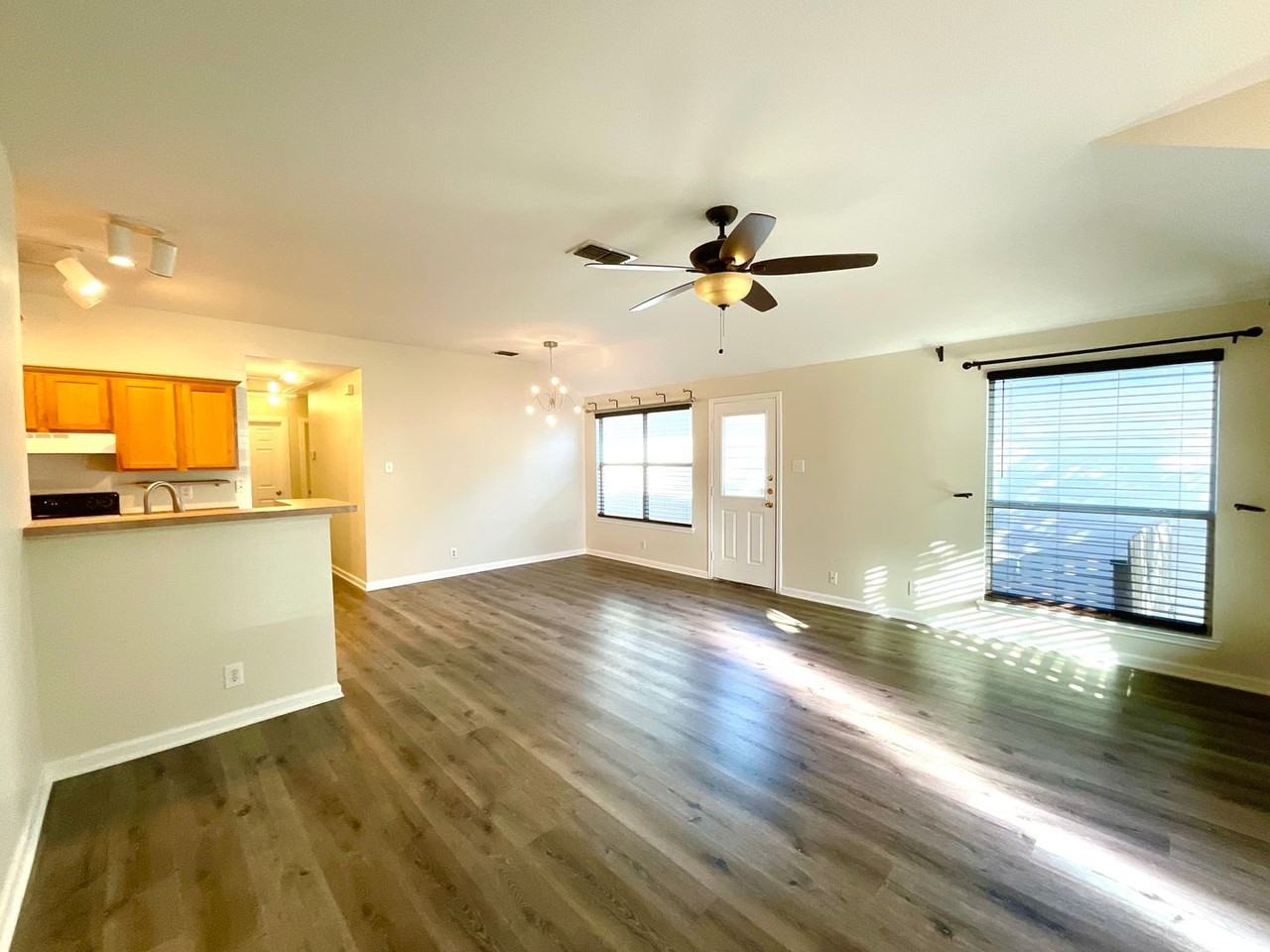 7210 Norman Ln - Photo 7 of 30