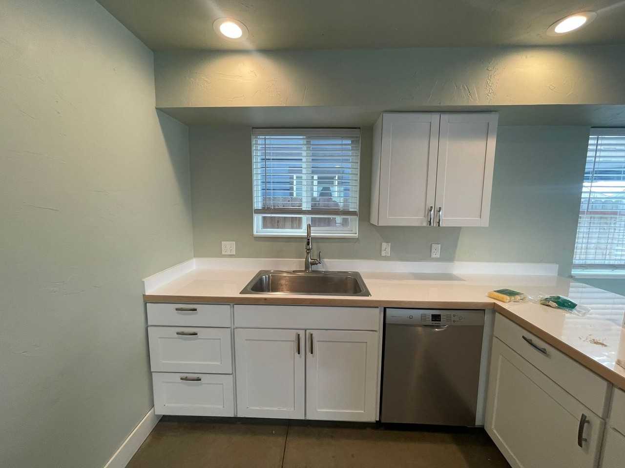 1441 11th St W - Photo 4 of 29