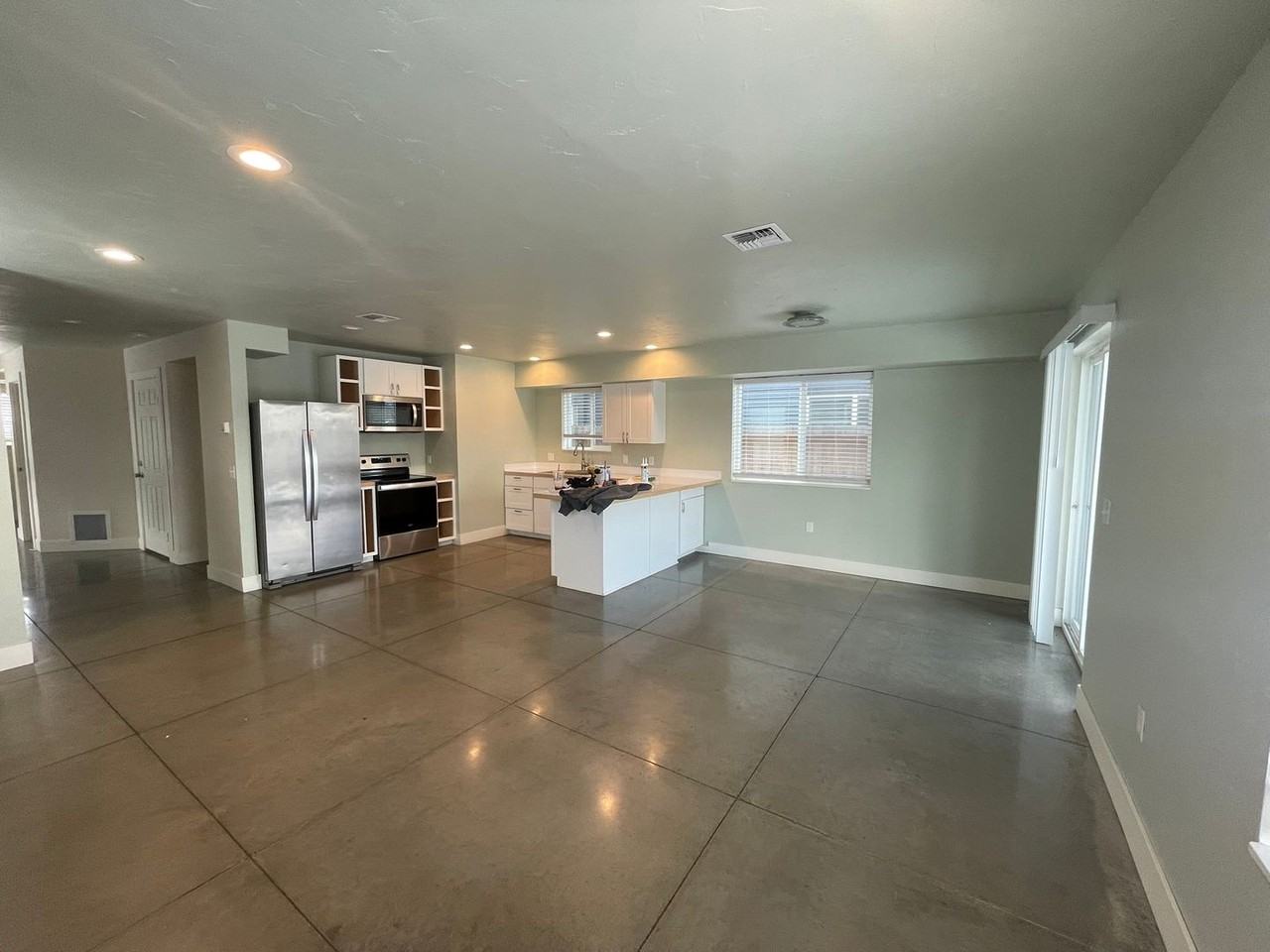 1441 11th St W - Photo 5 of 29