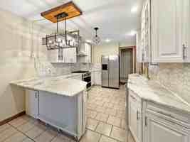 featured image of 909 Cooper St