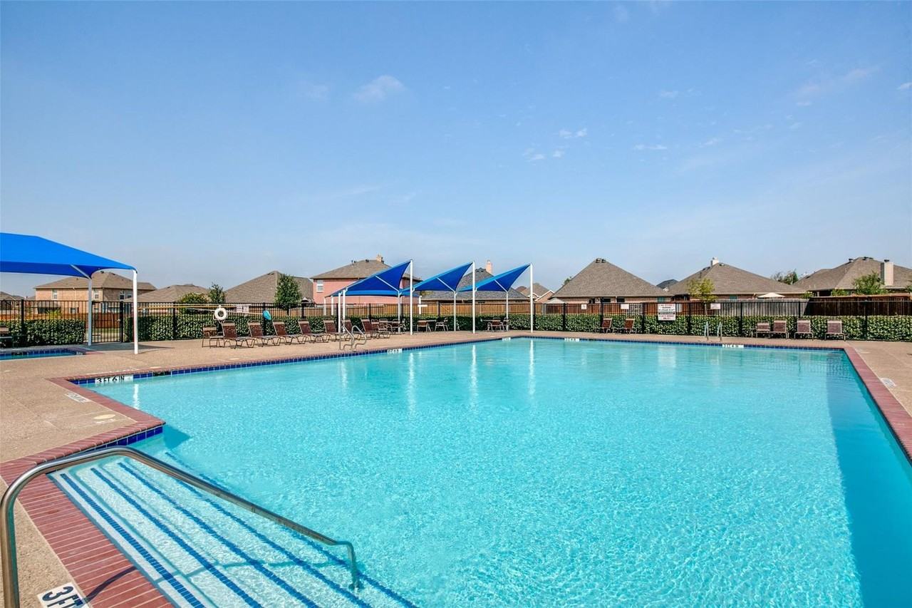 2704 Evening Mist Dr - Photo 2 of 49