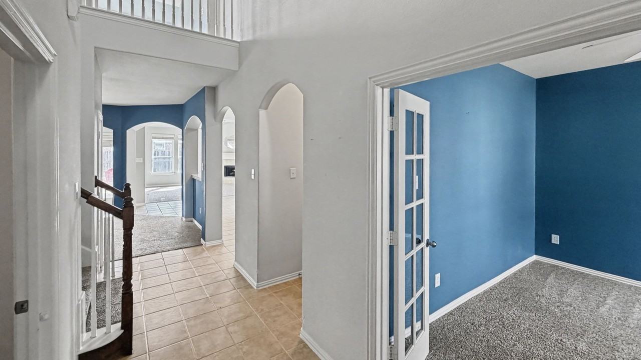 2704 Evening Mist Dr - Photo 5 of 49