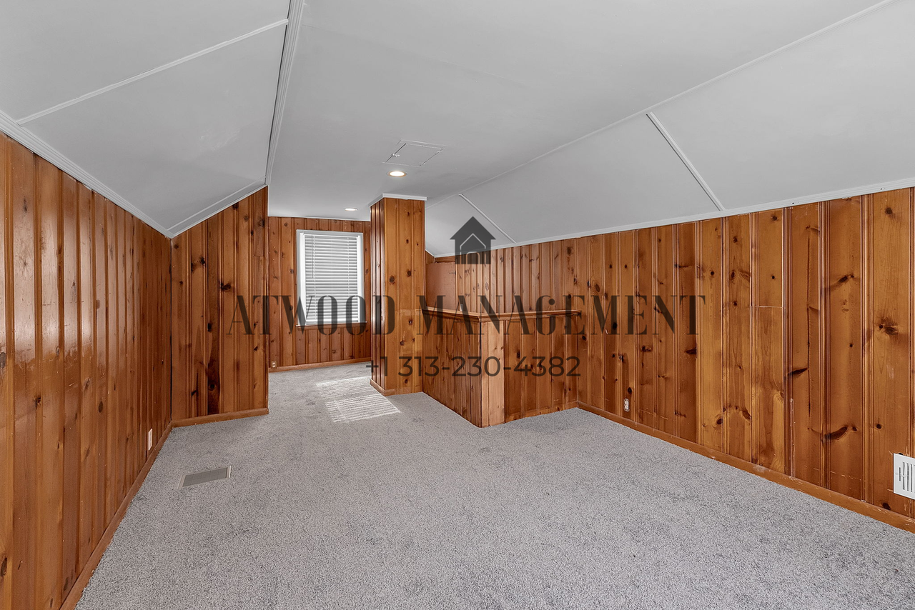 9973 Winthrop St - Photo 4 of 8