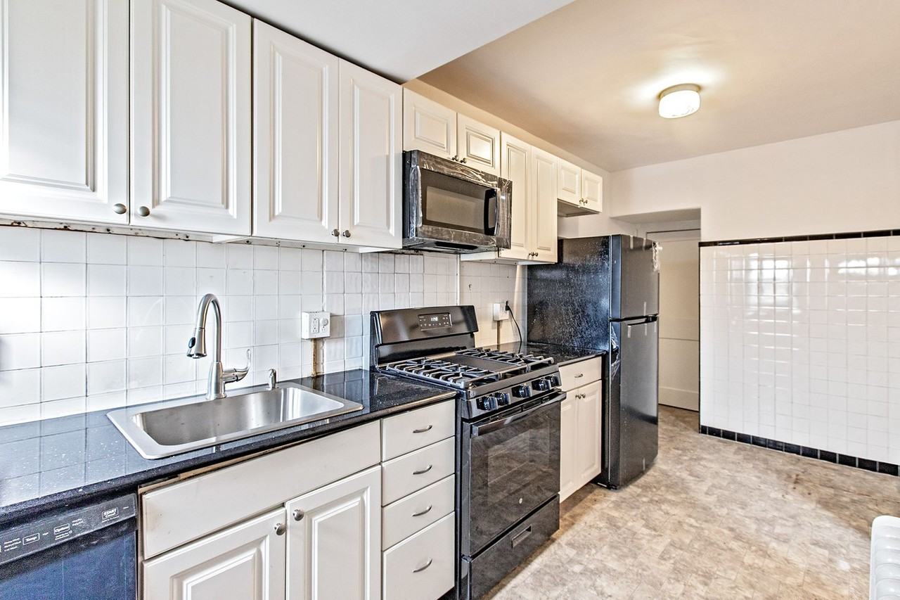 216 S Broom St - Photo 5 of 15