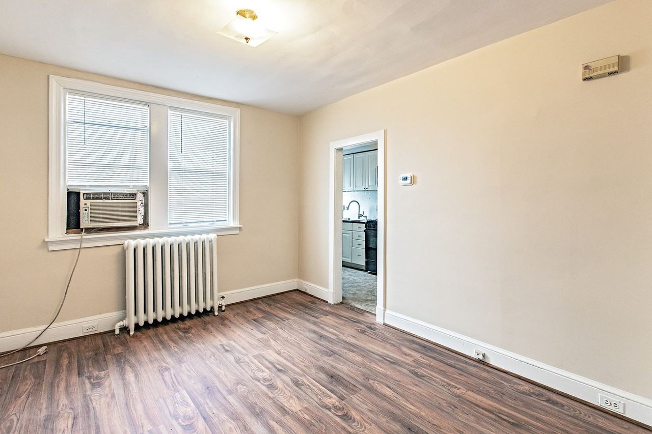 216 S Broom St - Photo 7 of 15