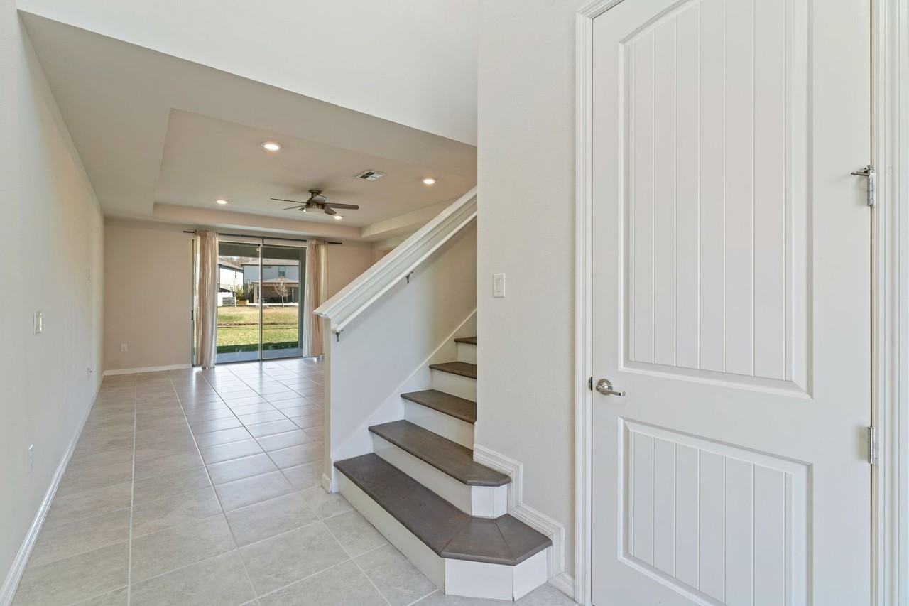 7516 Yale Harbor Dr - Photo 3 of 12