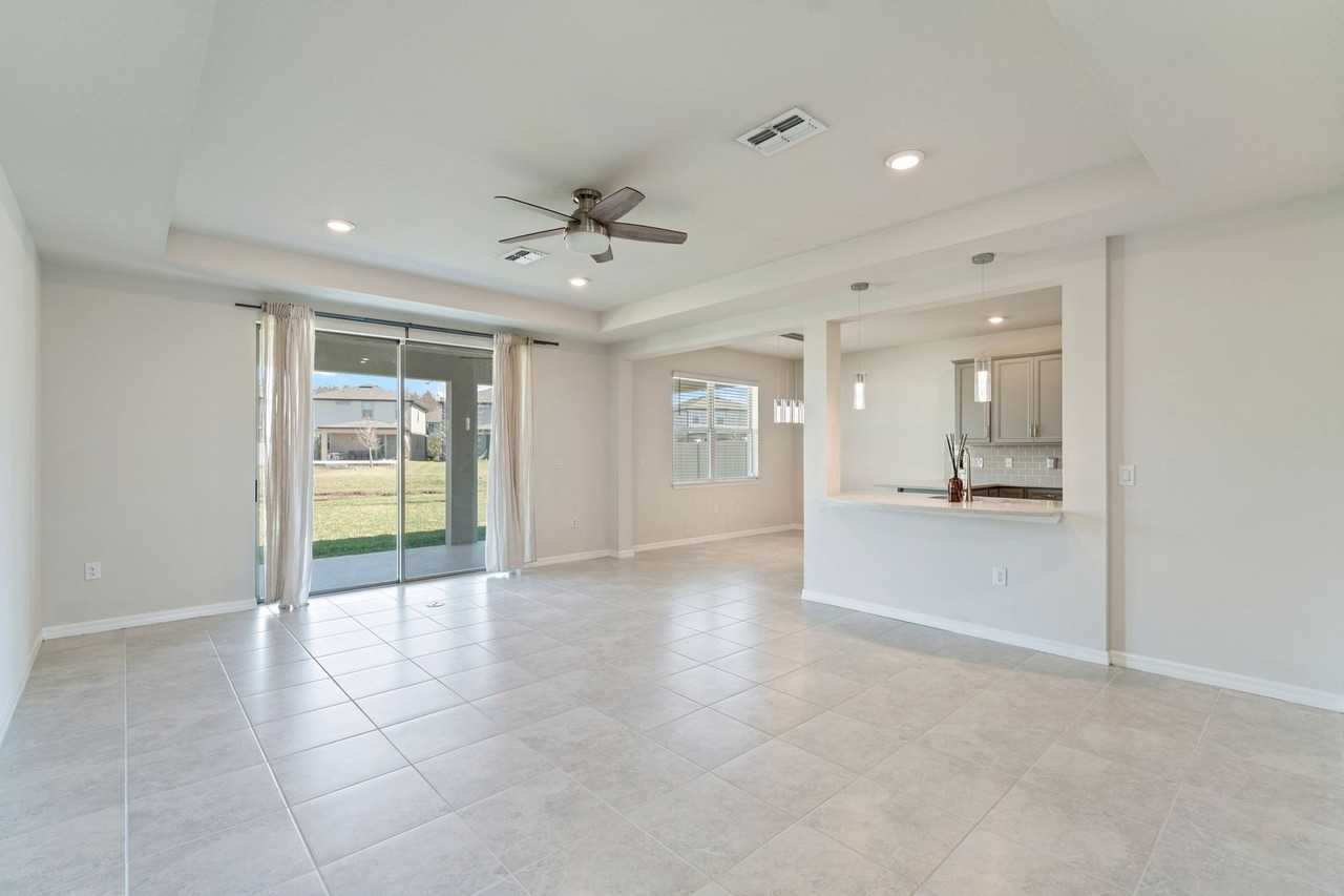 7516 Yale Harbor Dr - Photo 4 of 12