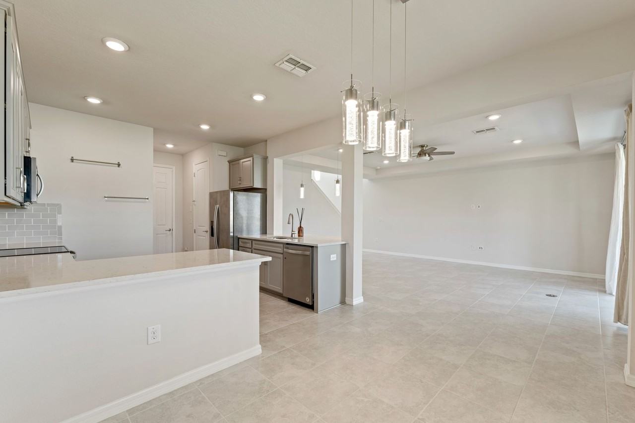 7516 Yale Harbor Dr - Photo 5 of 12