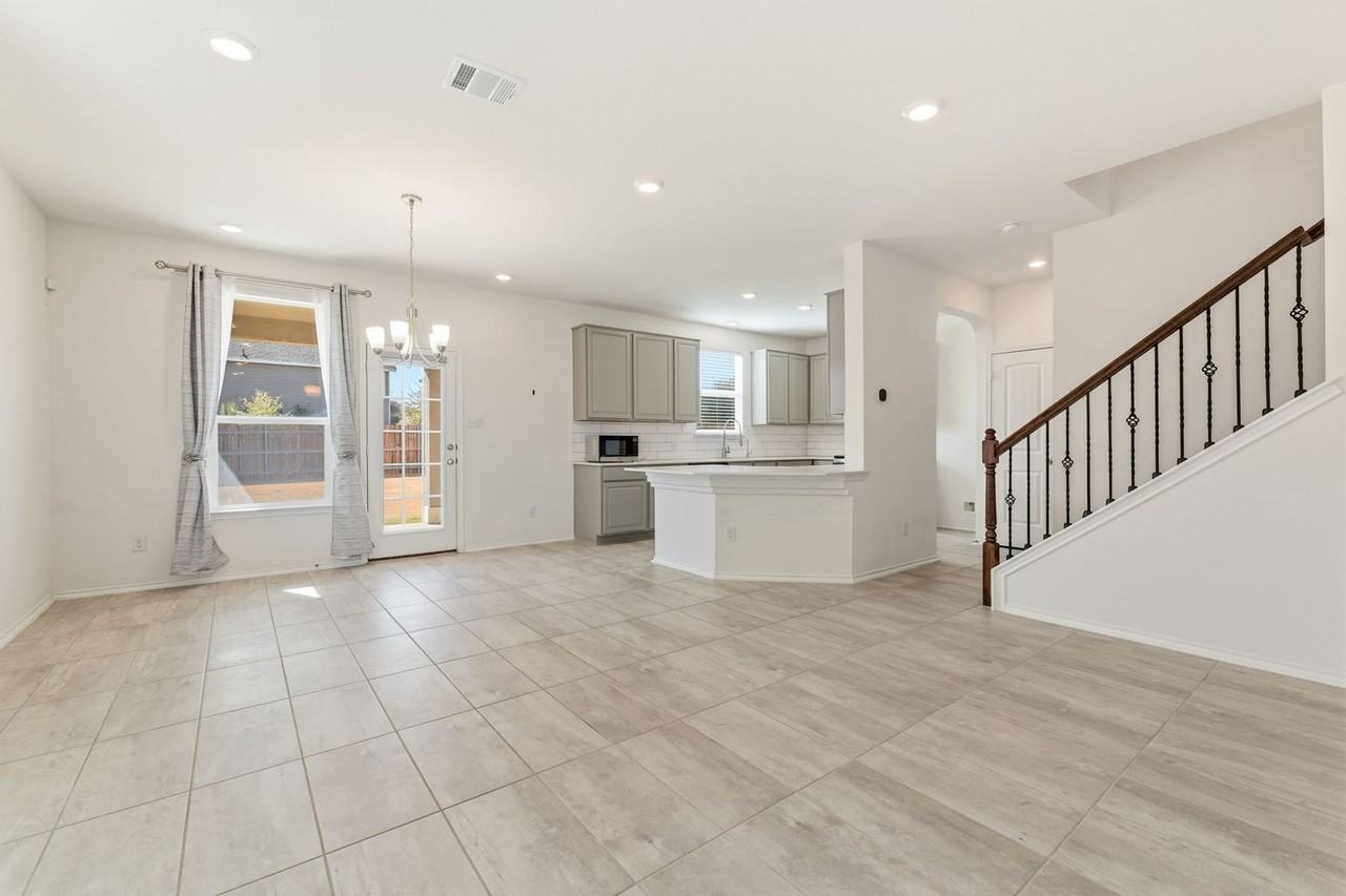 365 Rocroi Dr - Photo 5 of 48