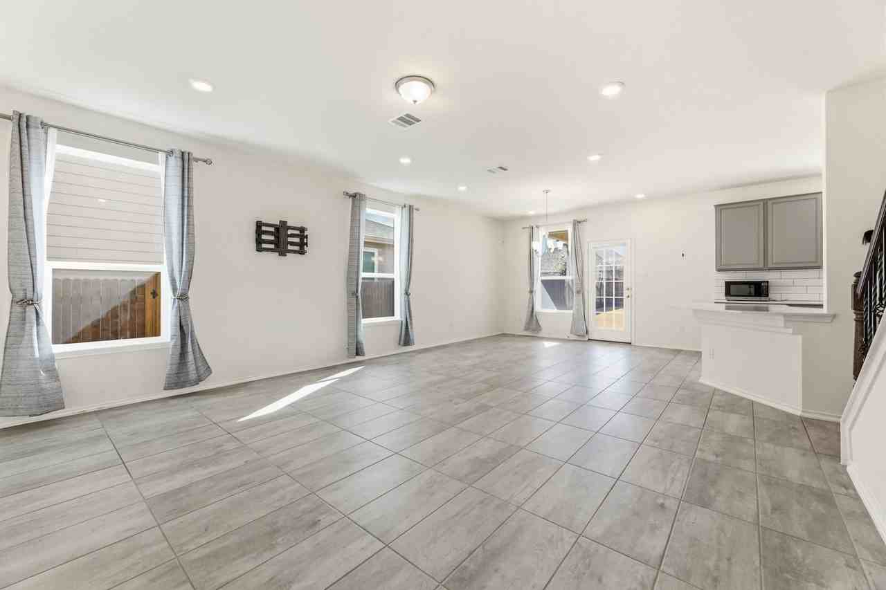 365 Rocroi Dr - Photo 6 of 48