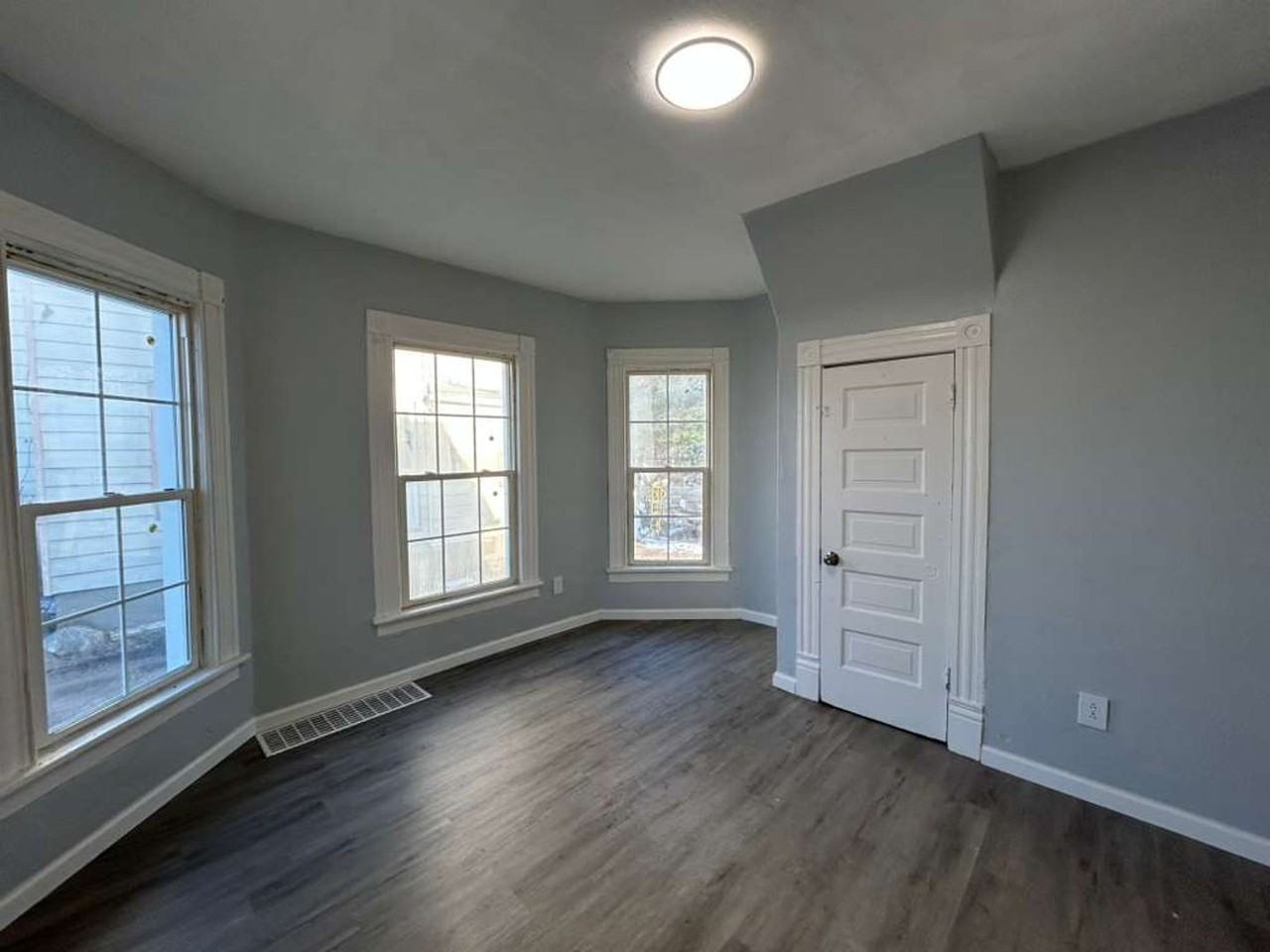 200 E 31st St - Photo 2 of 17