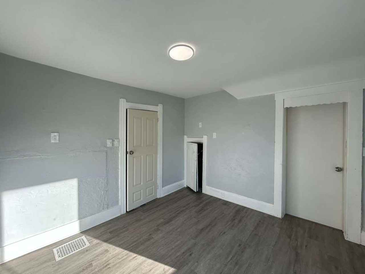 200 E 31st St - Photo 4 of 17