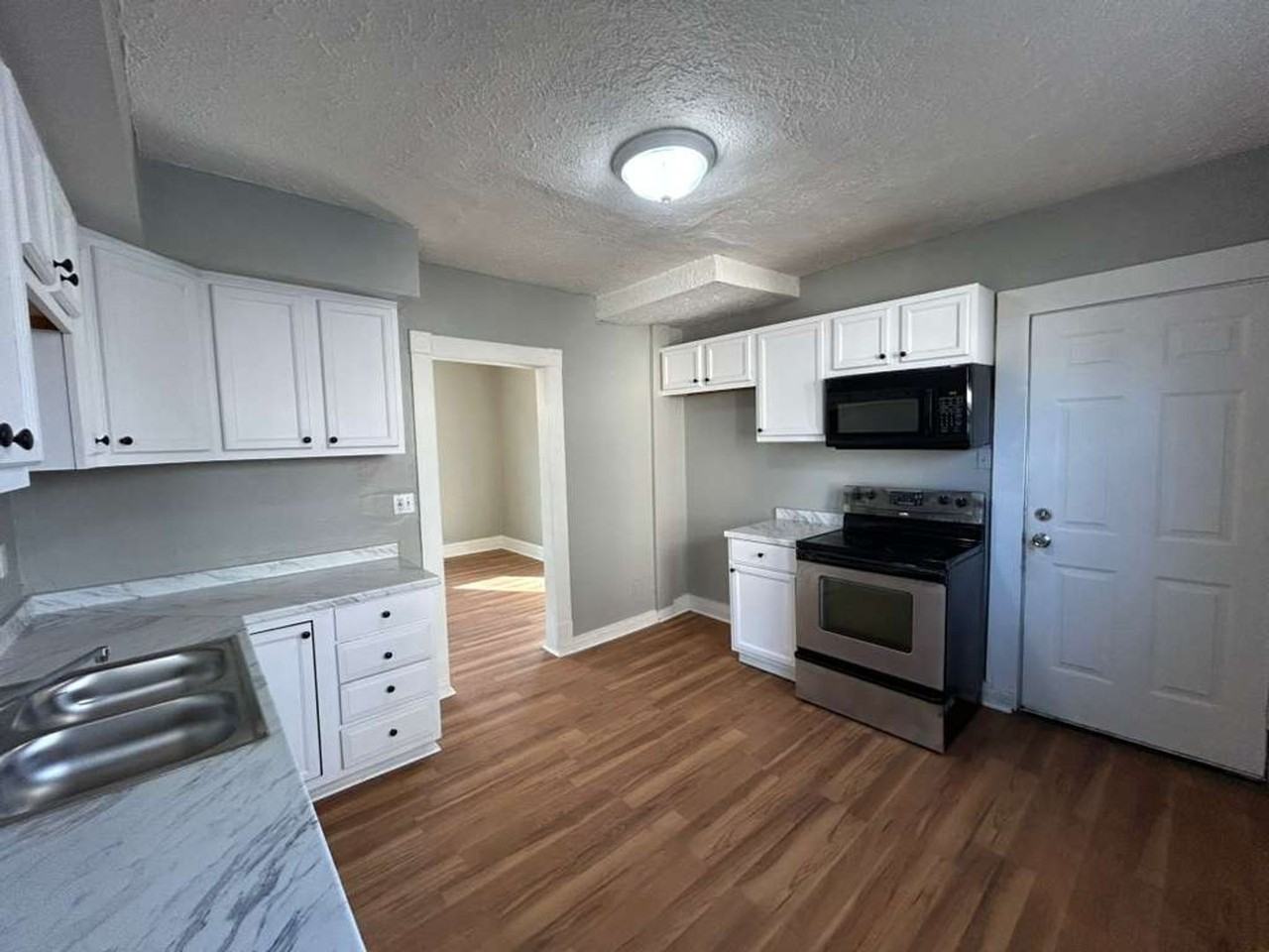 1813 E 30th St - Photo 4 of 19