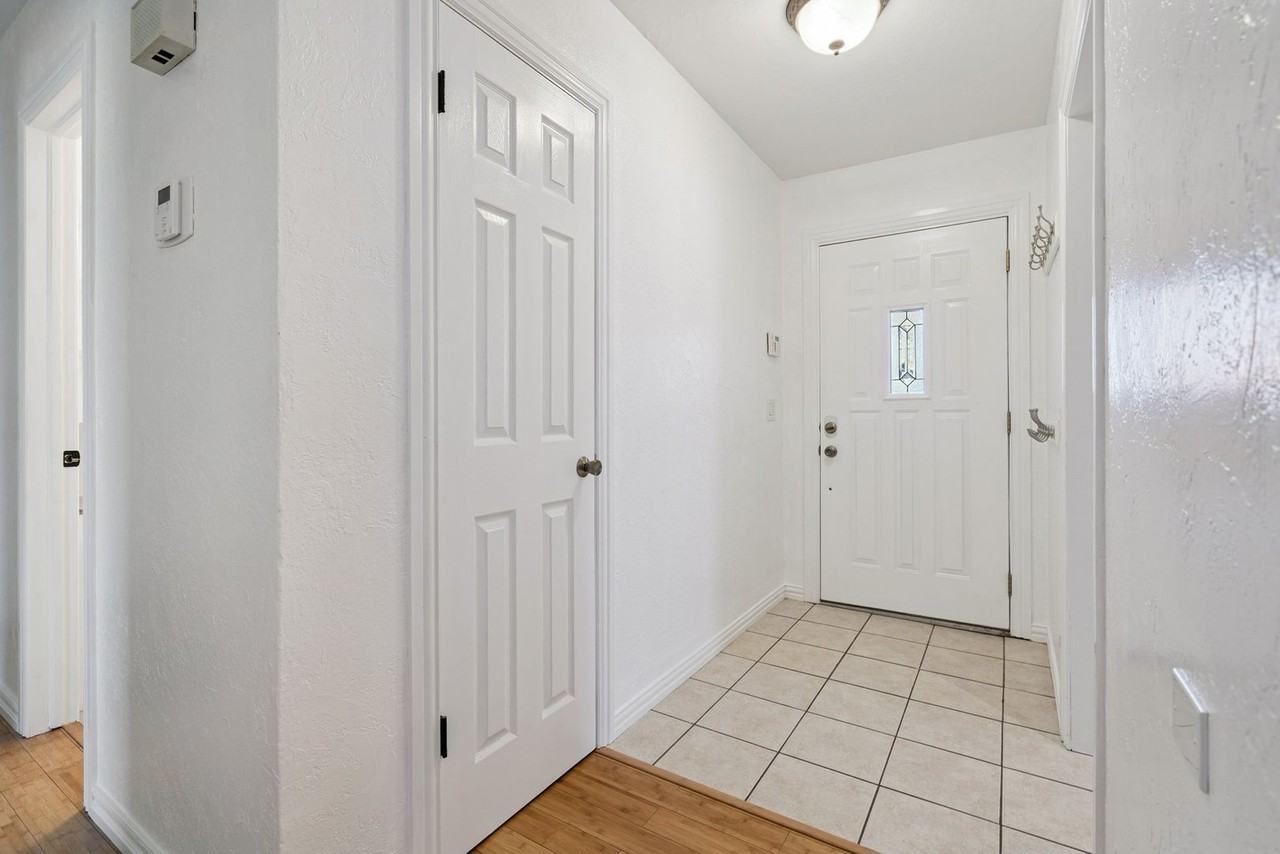 1100 S Avery Dr - Photo 2 of 37