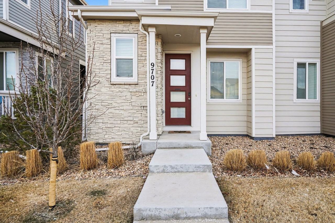 9707 Truckee St - Photo 3 of 21