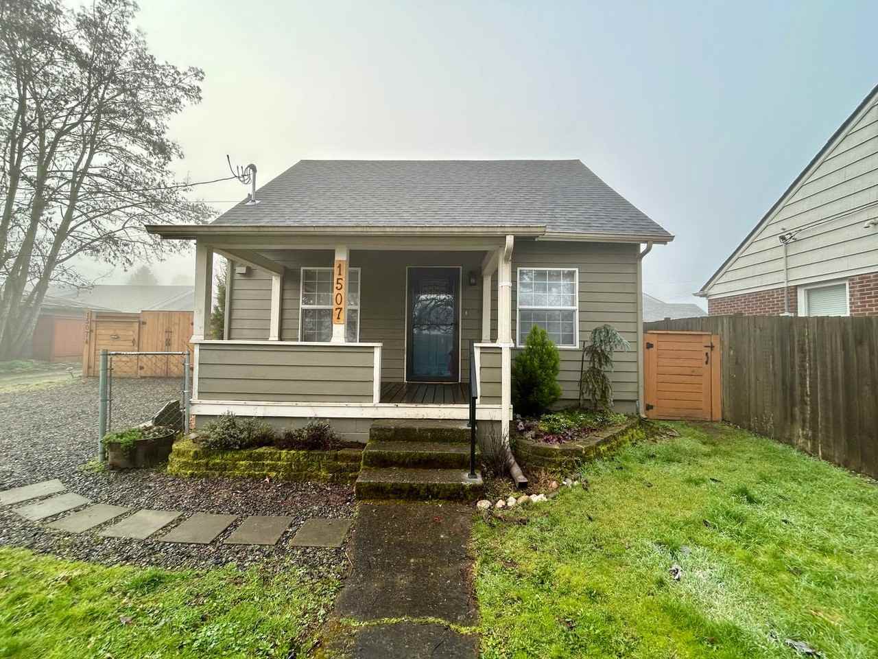 1507 E 29th St - Photo 3 of 19