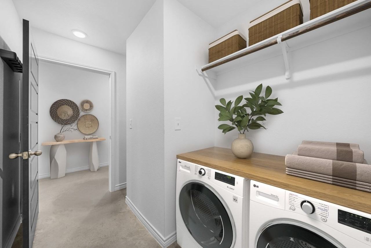 773 Freedom Cir - Photo 2 of 20