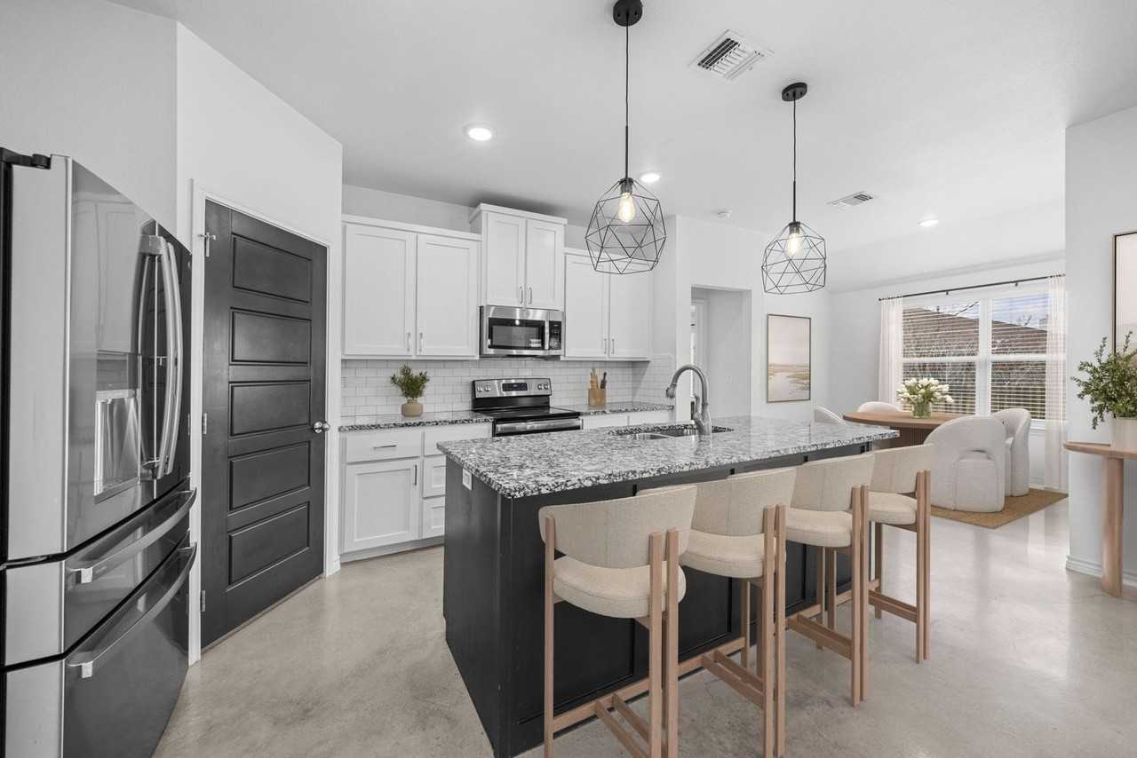 773 Freedom Cir - Photo 5 of 20