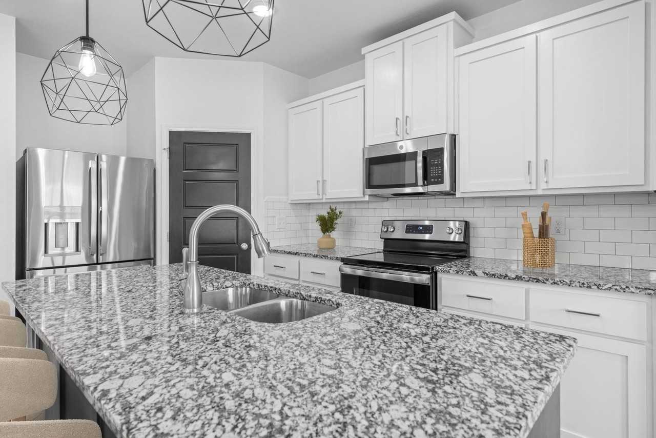 773 Freedom Cir - Photo 6 of 20