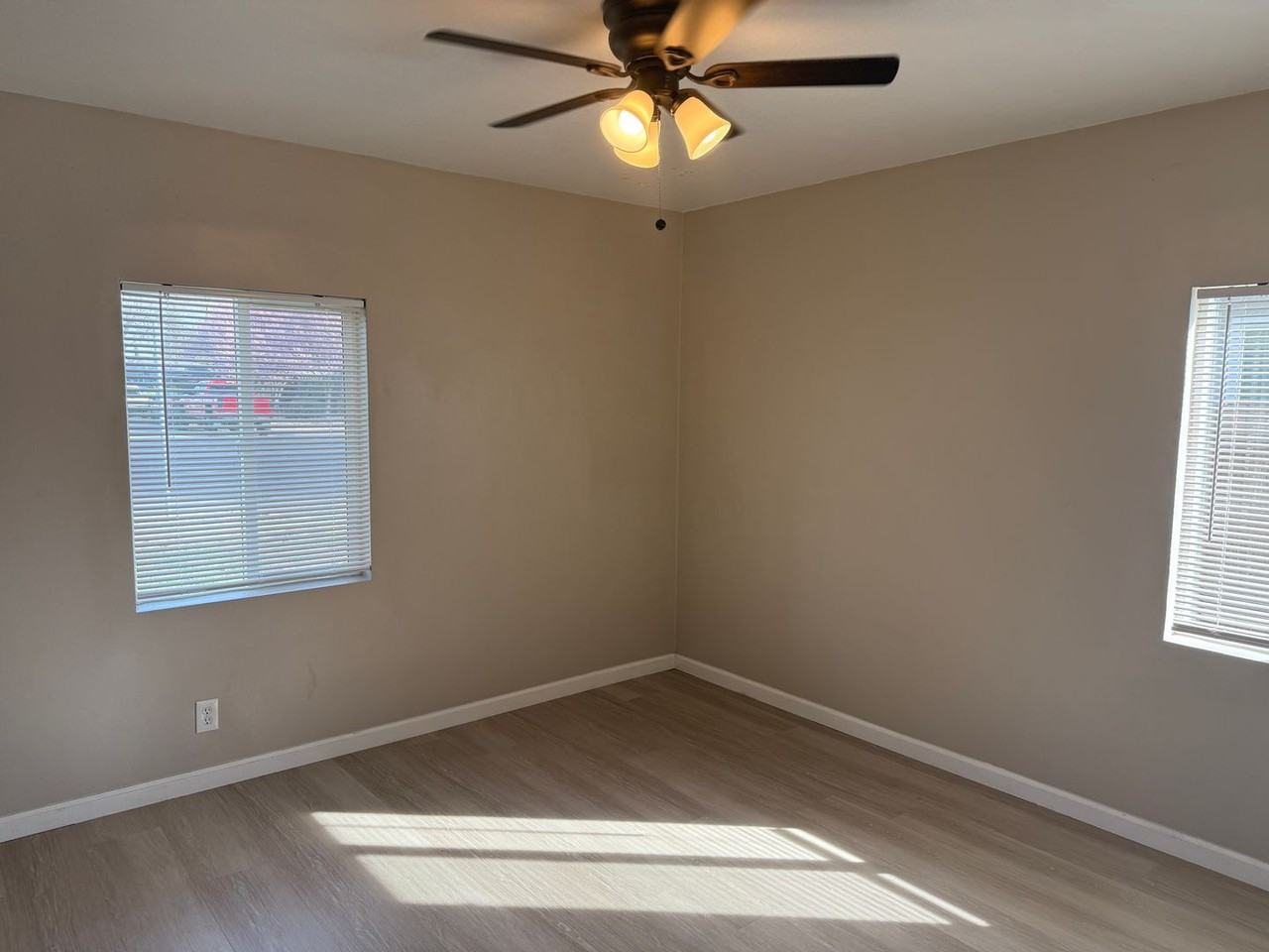 132 Clover St - Photo 4 of 32