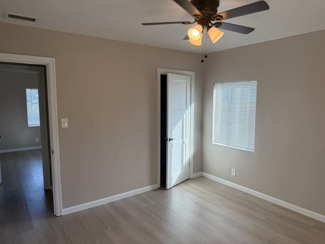 132 Clover St - Photo 7 of 32