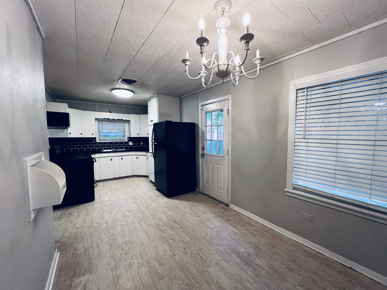 2201 Avenue G - Photo 2 of 9