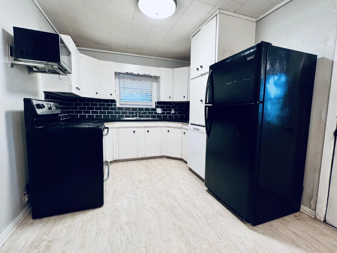 2201 Avenue G - Photo 3 of 9