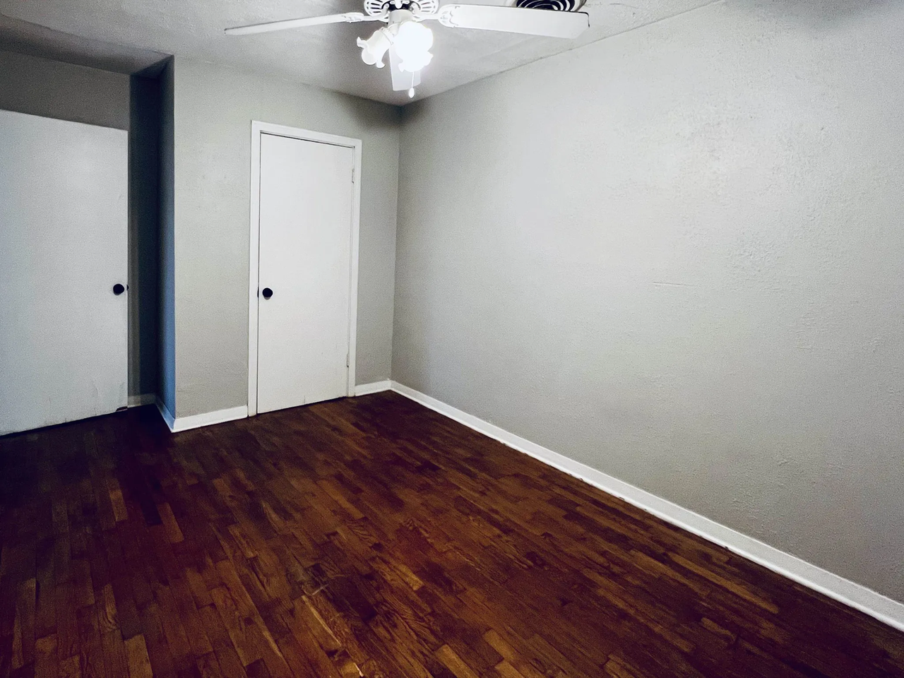 2201 Avenue G - Photo 5 of 9