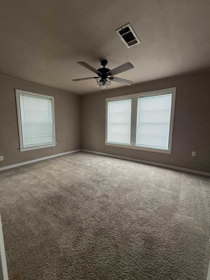 6416 32nd St - Photo 4 of 7