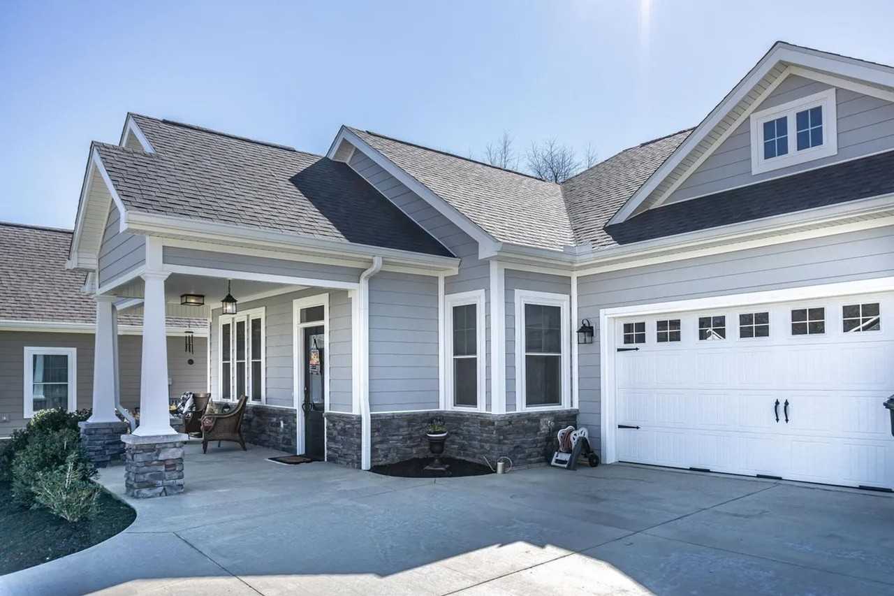 515 Villa Ln - Photo 2 of 19