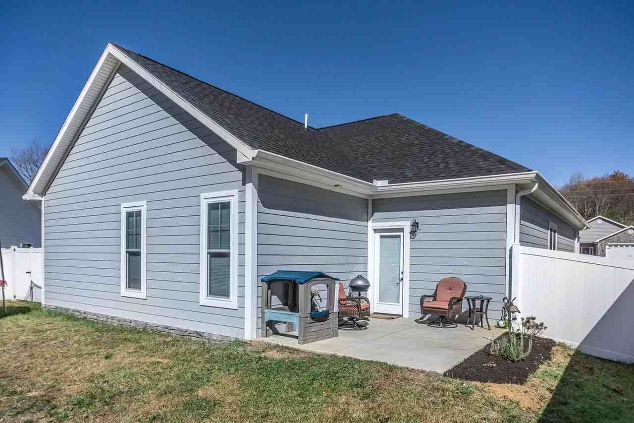 515 Villa Ln - Photo 3 of 19