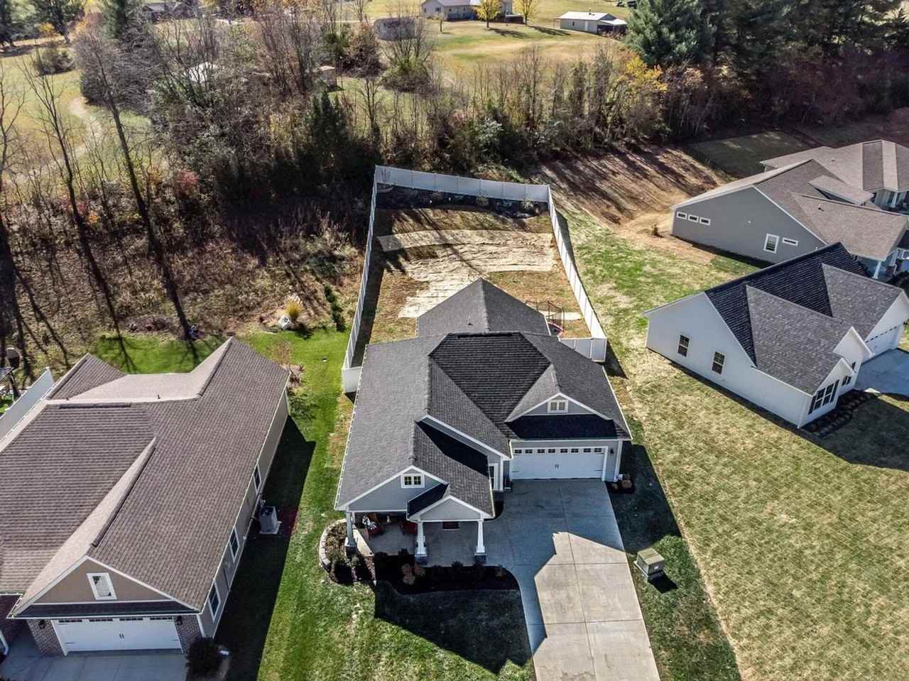 515 Villa Ln - Photo 4 of 19