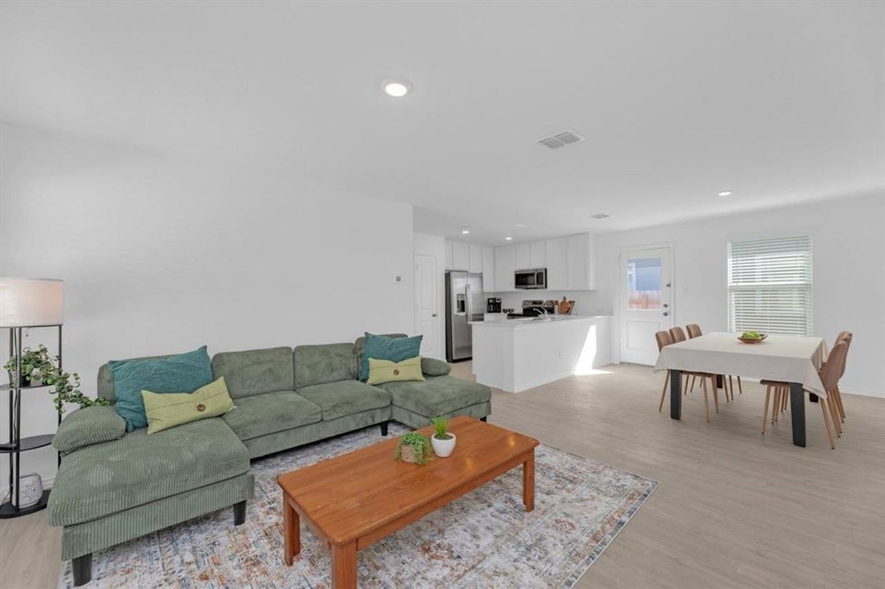 353 Marty Allen Loop - Photo 3 of 11