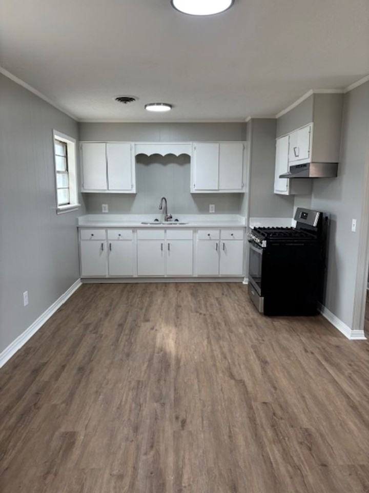 319 Middle St - Photo 3 of 11