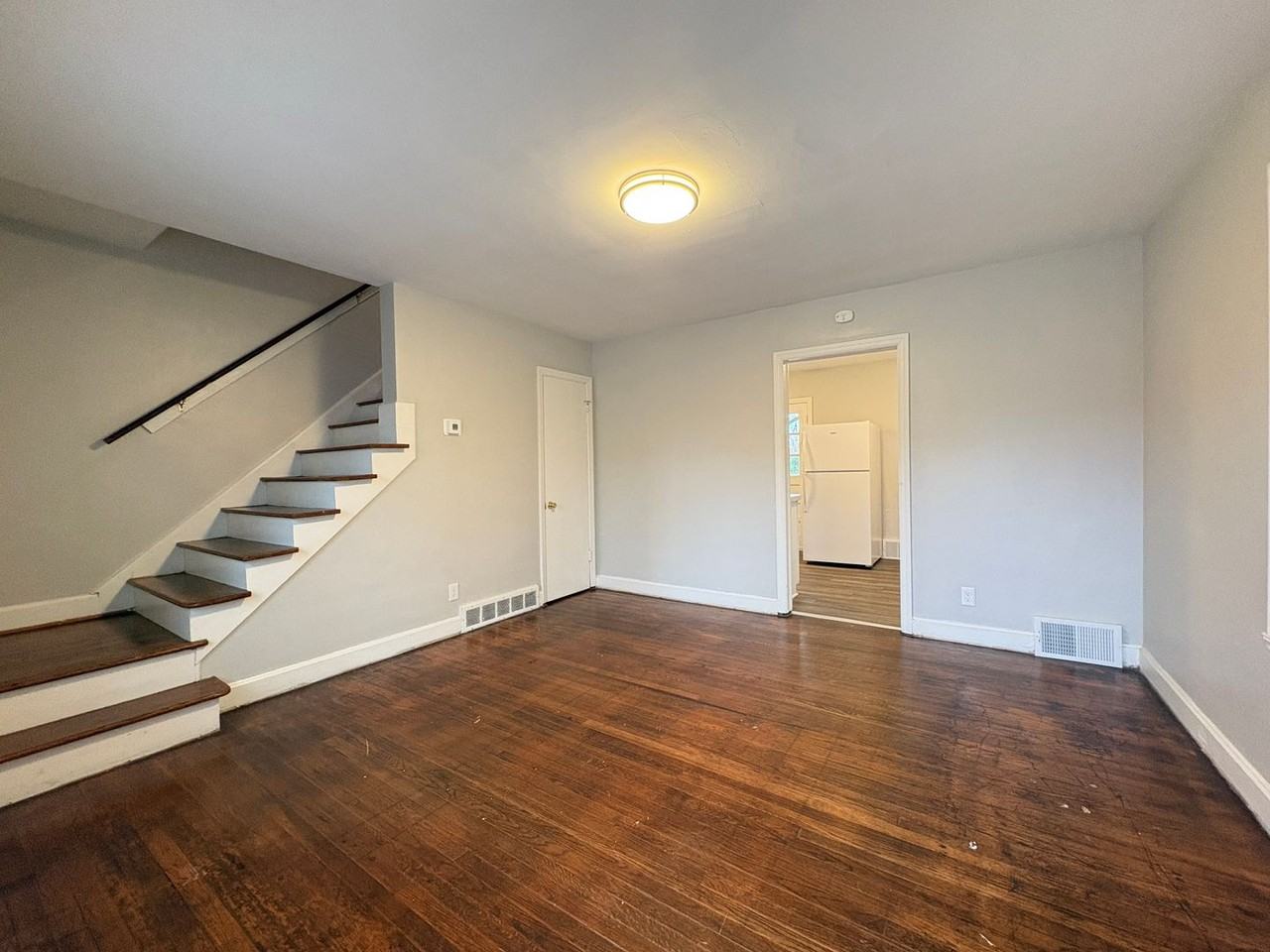 711 Chestnut Dr #B - Photo 2 of 9