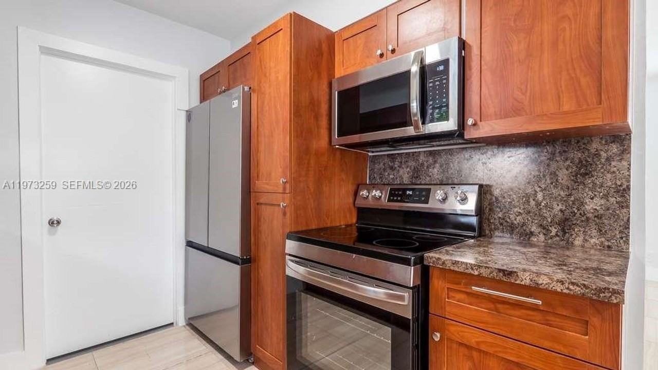 630 Sw 28th Dr - Photo 2 of 20