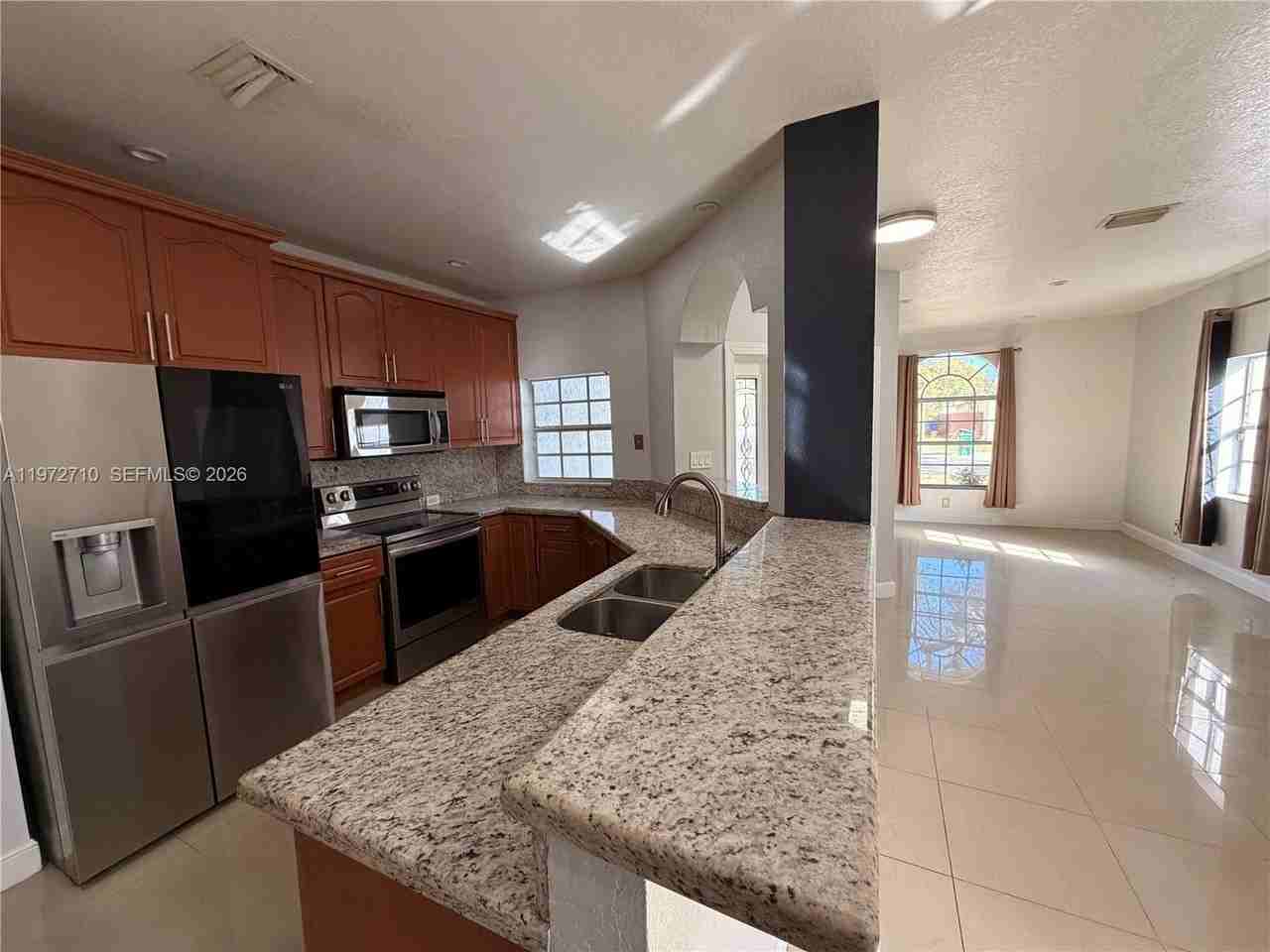 2804 Nw 7th Ct - Photo 2 of 16